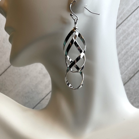 Jewelry - Spiral Dangle Silver Earrings